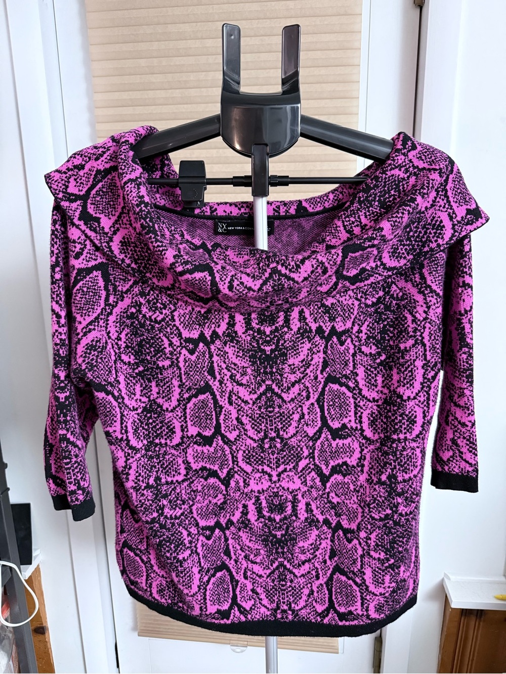 Bold Y2K Pink & Black snakeskin print off-the-shoulder knit sweater Edgy Glam L